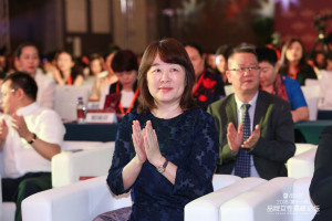 新时期的半边天优雅奋进