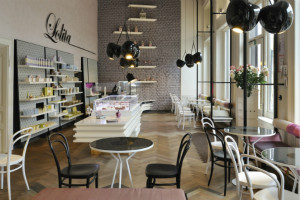 红点展初次进京 文章简约不单一