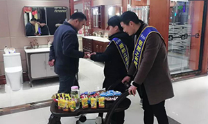 真诚服务 如家贴心&mdash;安徽分公司益阳店幼推车送茶点服务让温暖长留心间