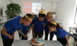 浓情家文化，恩典暖人心&mdash;&mdash;中岳店进行第三季度员工生日会